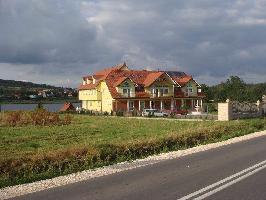 Hotel Pod Jaskolka Zagnansk Екстериор снимка